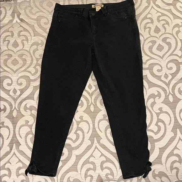 Democracy Black Jeans with Bow Detail Size 14 - Picture 1 of 4